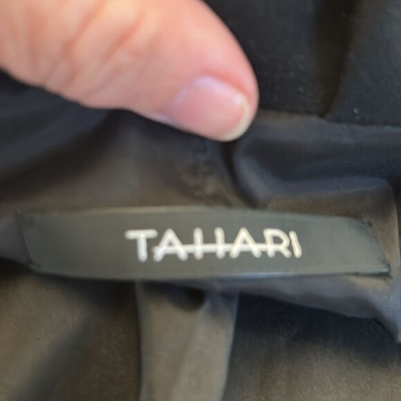 Tahari zip front black lined jacket Size M EUC - Picture 7 of 9